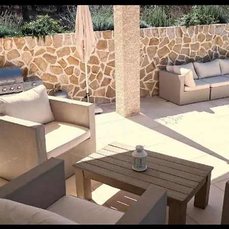 Les Deux Cypres Villa *